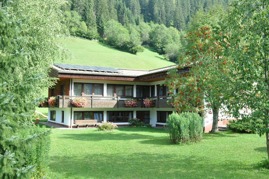 Ferienwohnungen Bailom Elbigenalp Exterior photo